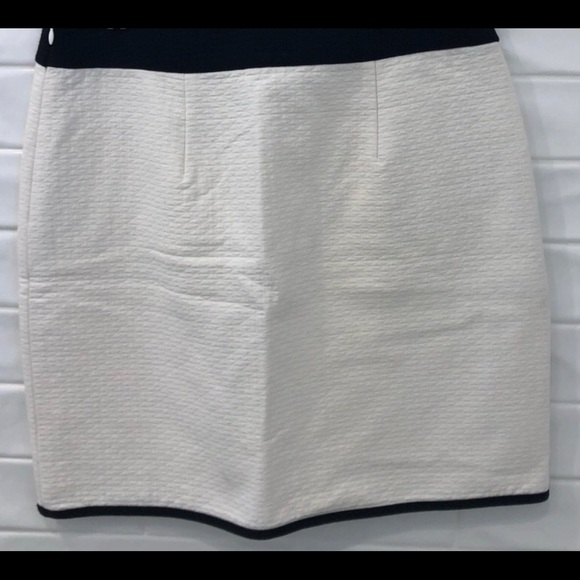 Ann Taylor Contrast Textured Knit Skirt | Sz 4 - Picture 5 of 10